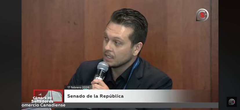 Robert Katona speaking at the Mexican Senate